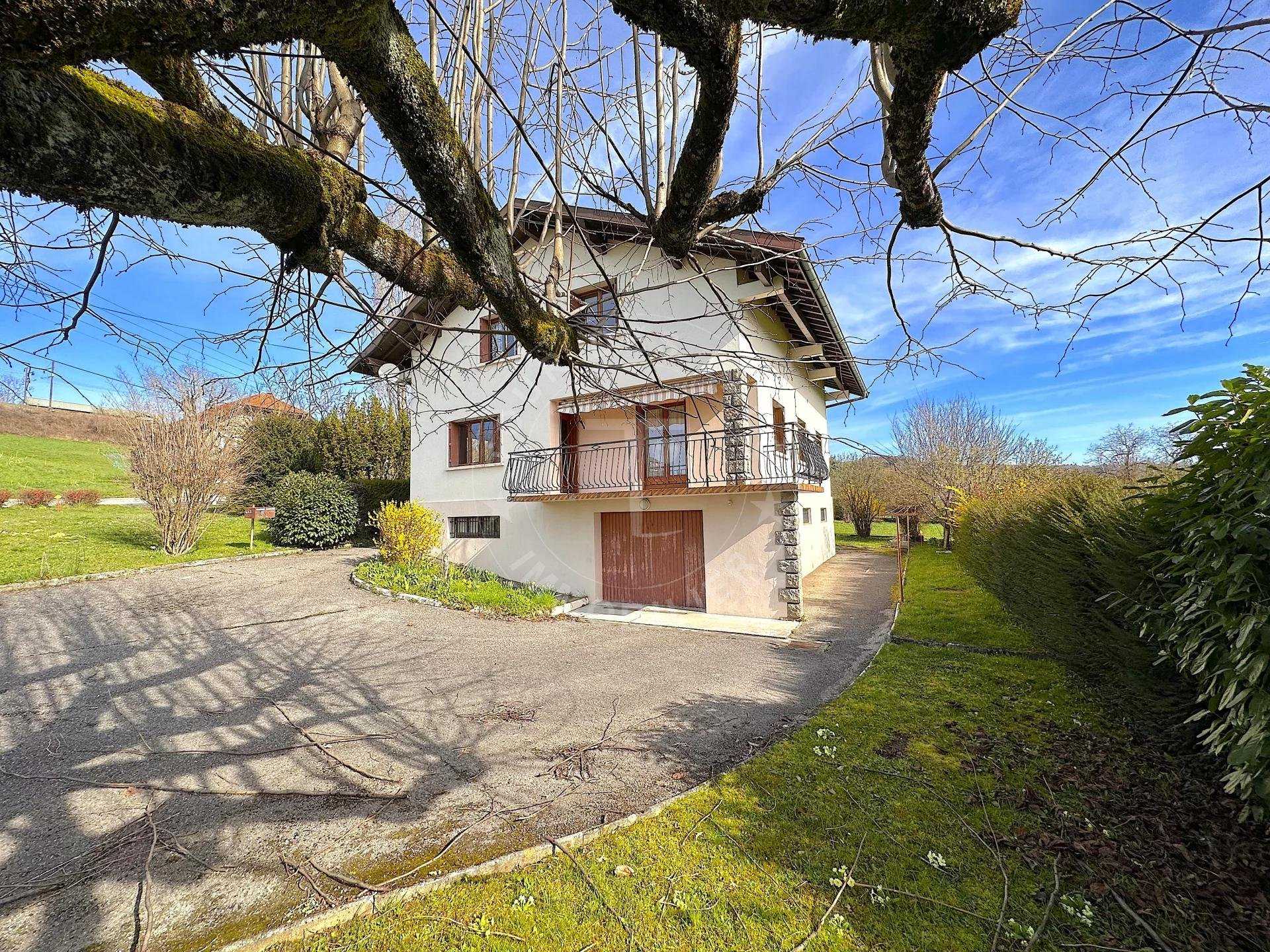 Condominium in Annecy, Auvergne-Rhone-Alpes 11643039