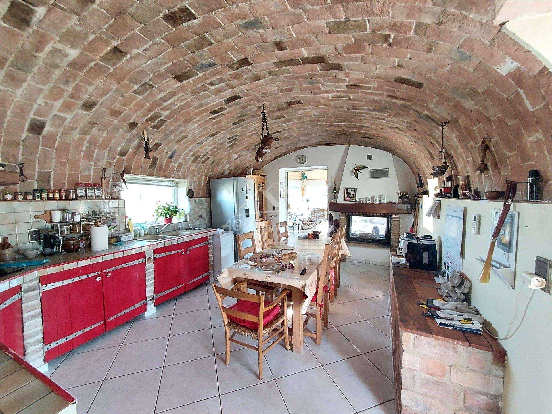 Residential in Allègre-les-Fumades, Gard 11643103