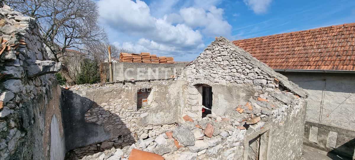 房子 在 Tkon, Zadarska županija 11644155