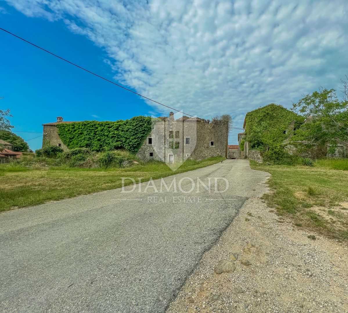 House in Momjan, Istria County 11644740