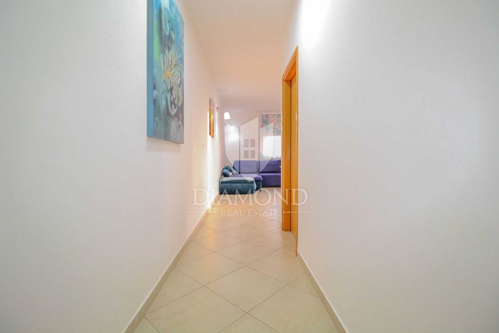 Condominium in Novigrad, Istria County 11644775