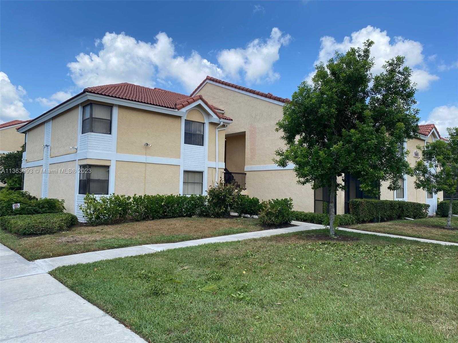 Condominium in Parkland, Florida 11644885