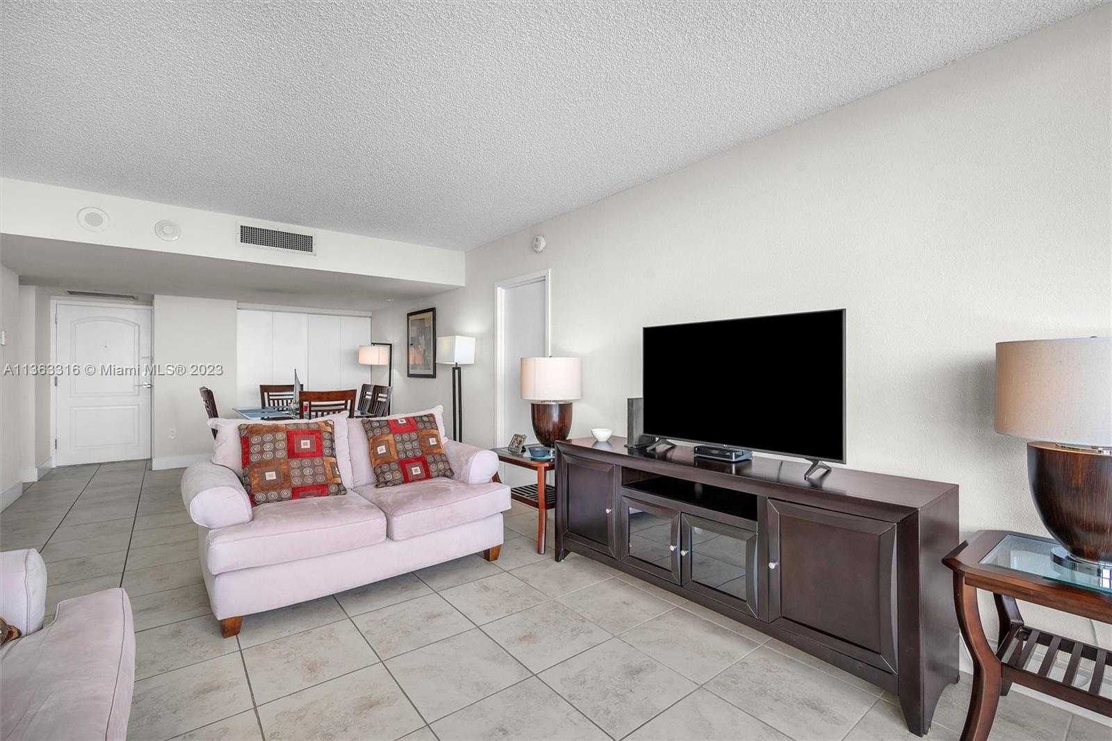 Condominium in Golden Beach, Florida 11644886