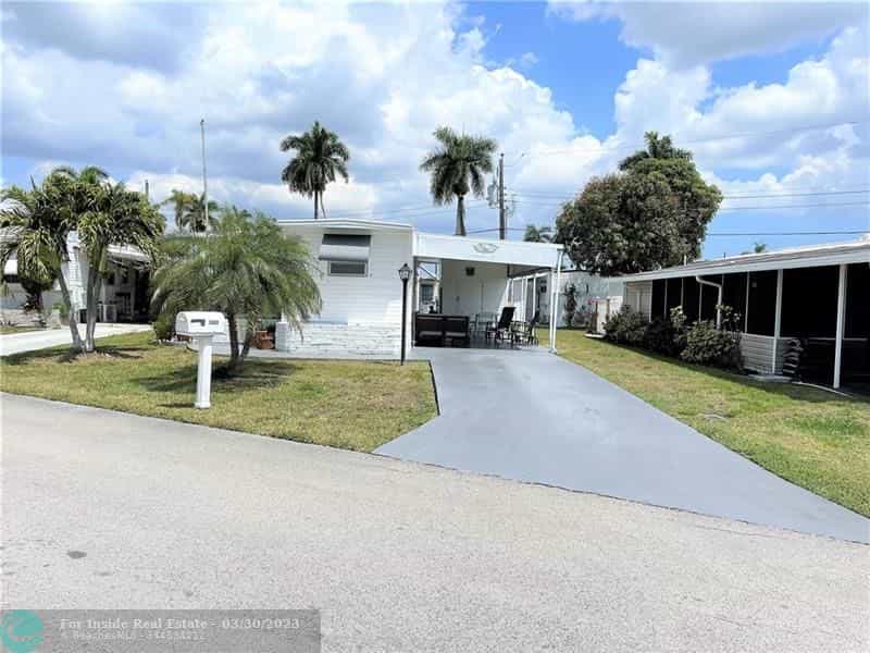 House in Davie, Florida 11644896