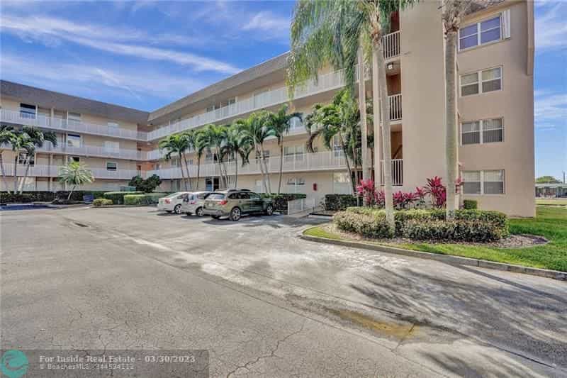 Condominium in Sunrise, Florida 11644897