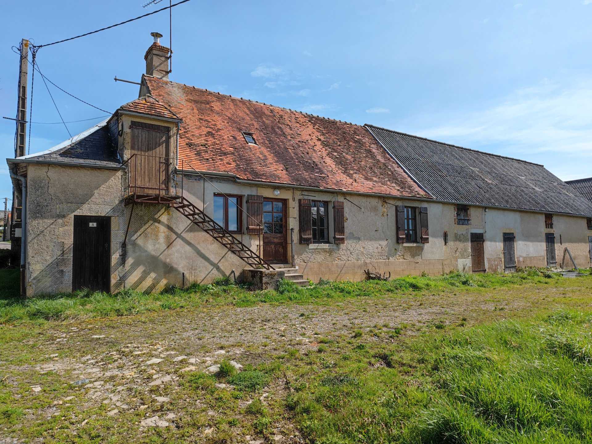 Talo sisään Montaron, Bourgogne-Franche-Comte 11644930