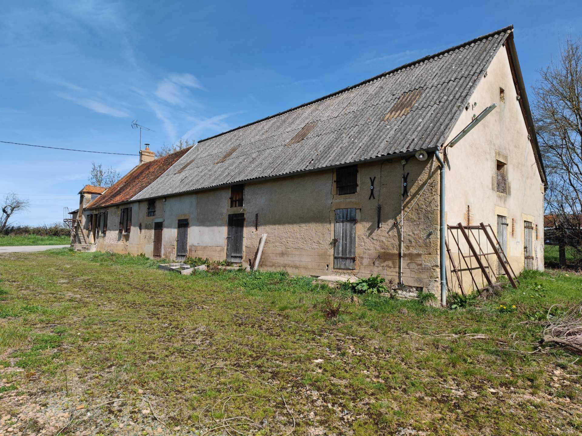 Rumah di Montaron, Bourgogne-Franche-Comte 11644930