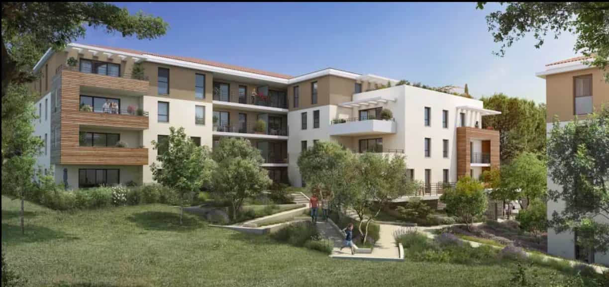 Condominium in Luynes, Bouches-du-Rhône 11645081