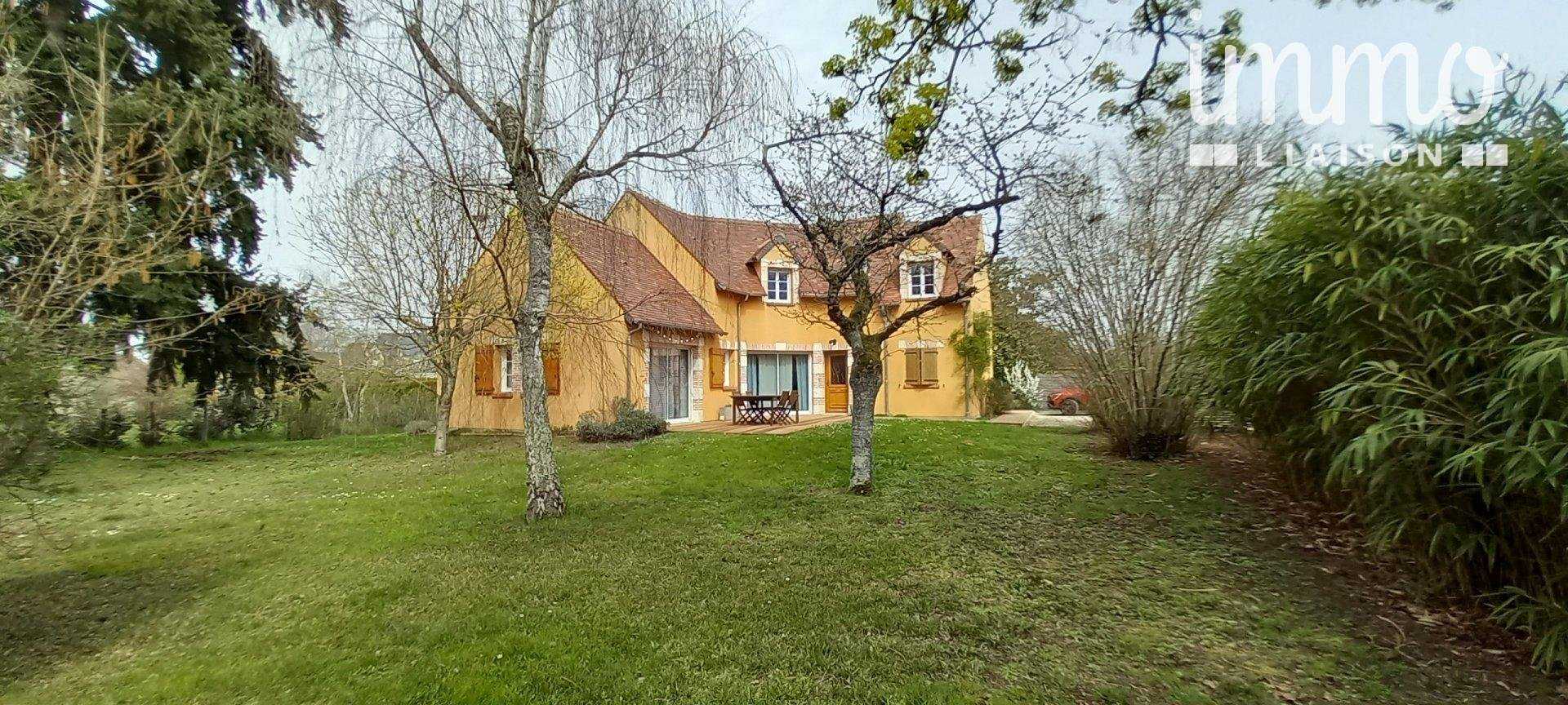 House in Saint-Laurent-des-Eaux, Centre-Val de Loire 11645138