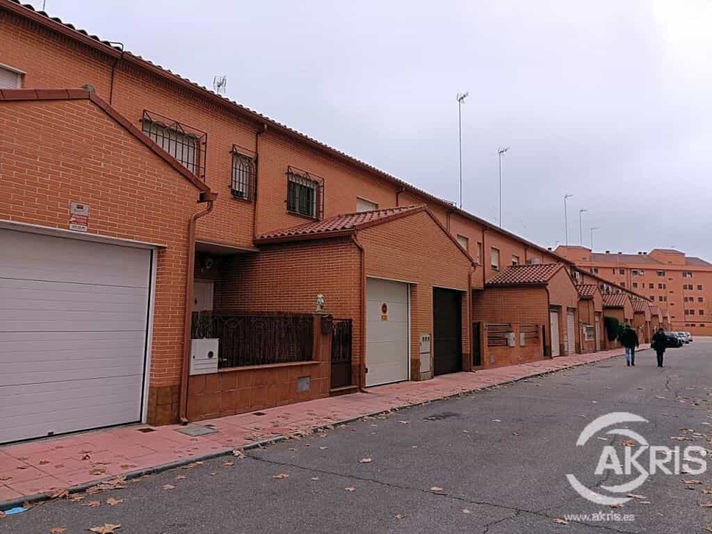 Condominium in Torrijos, Castille-La Mancha 11646255