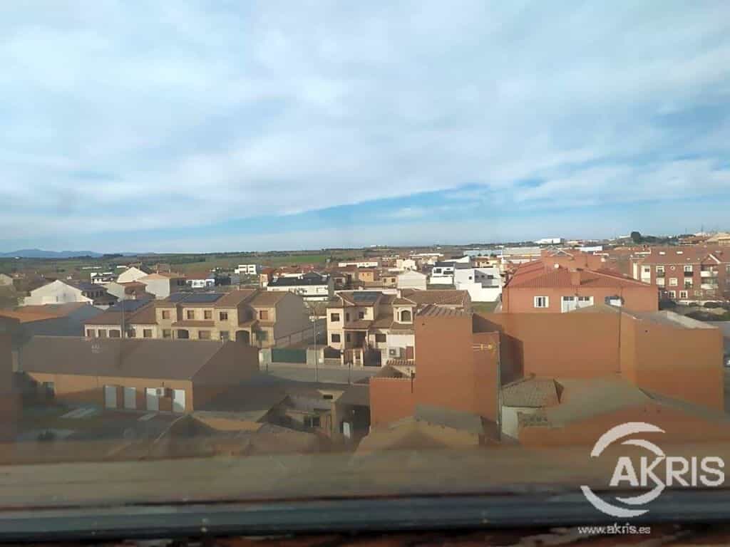 Condominium in Torrijos, Castilla-La Mancha 11646256