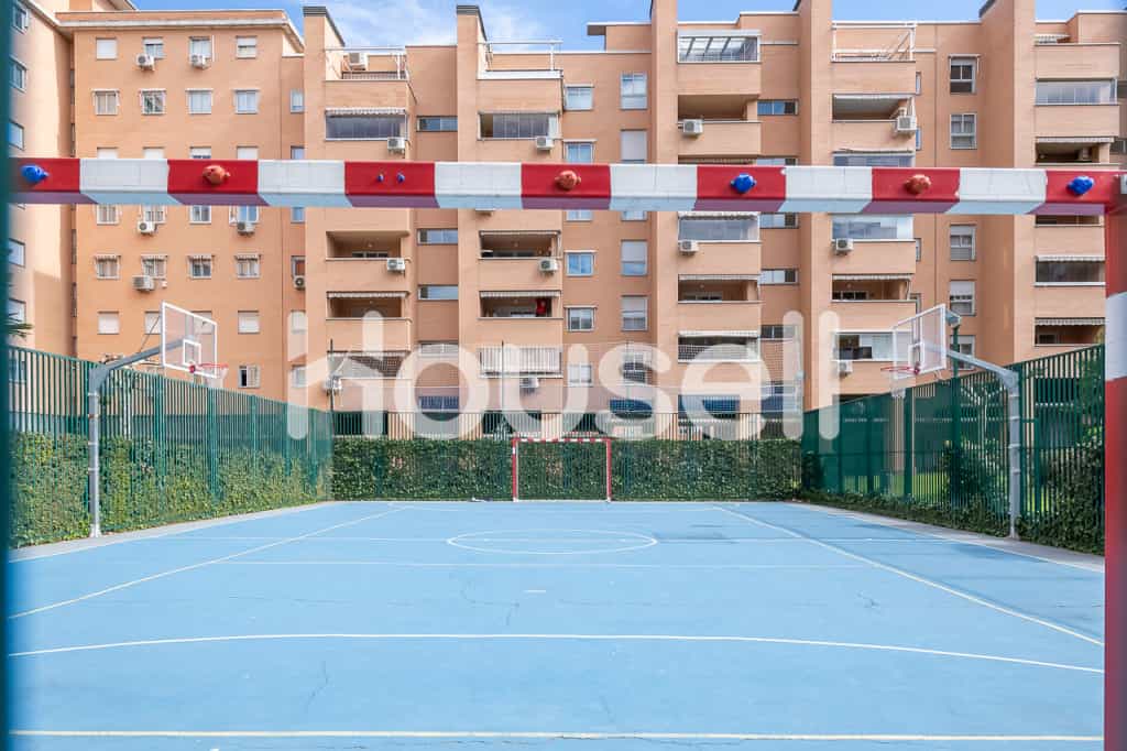 Condominium in Madrid, Comunidad de Madrid 11646311