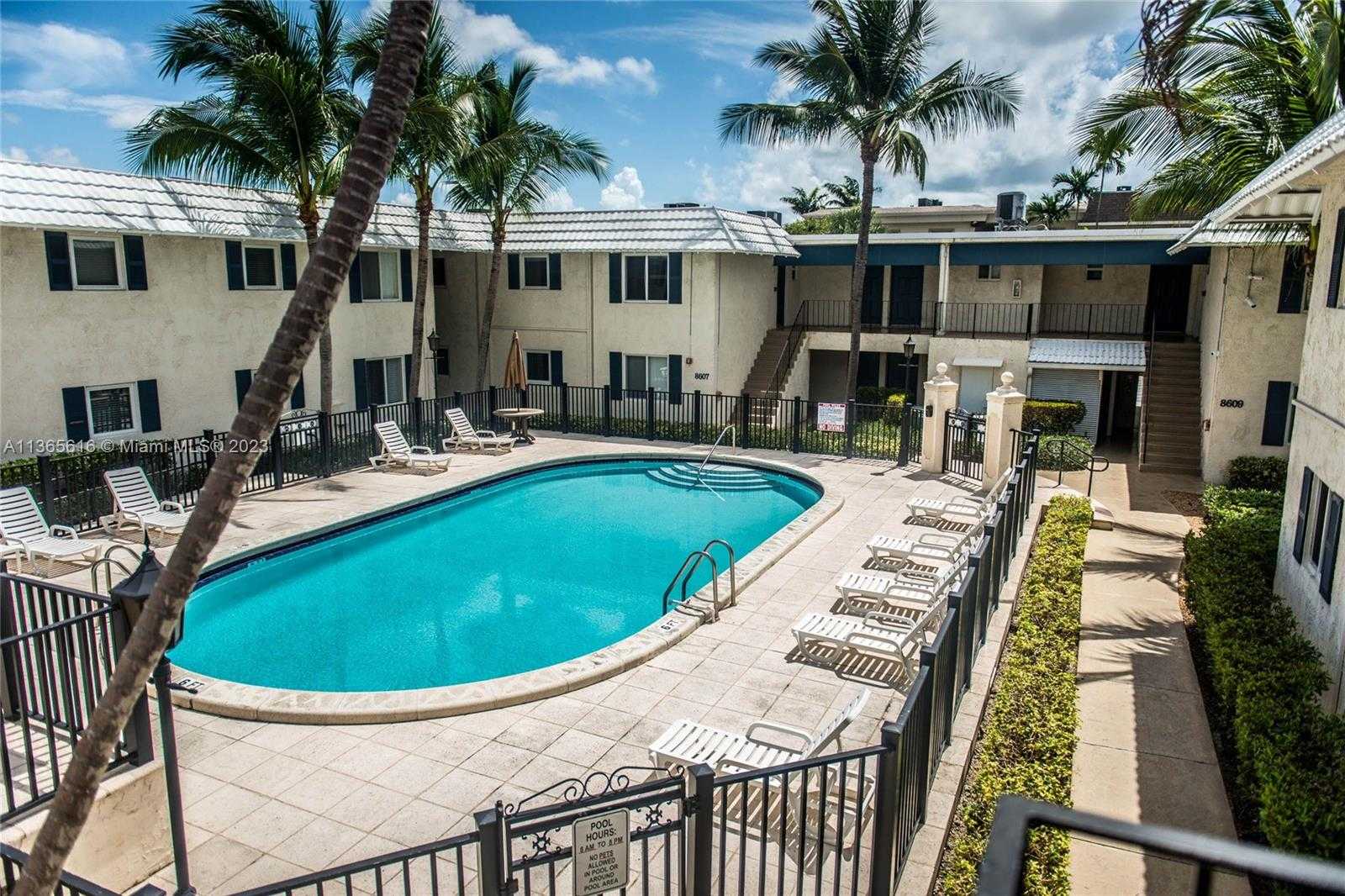 公寓 在 南邁阿密, 佛羅里達 11646336
