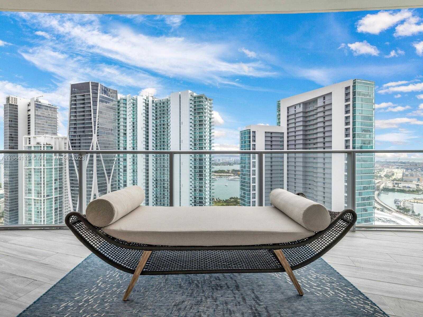 House in Miami, Florida 11646338