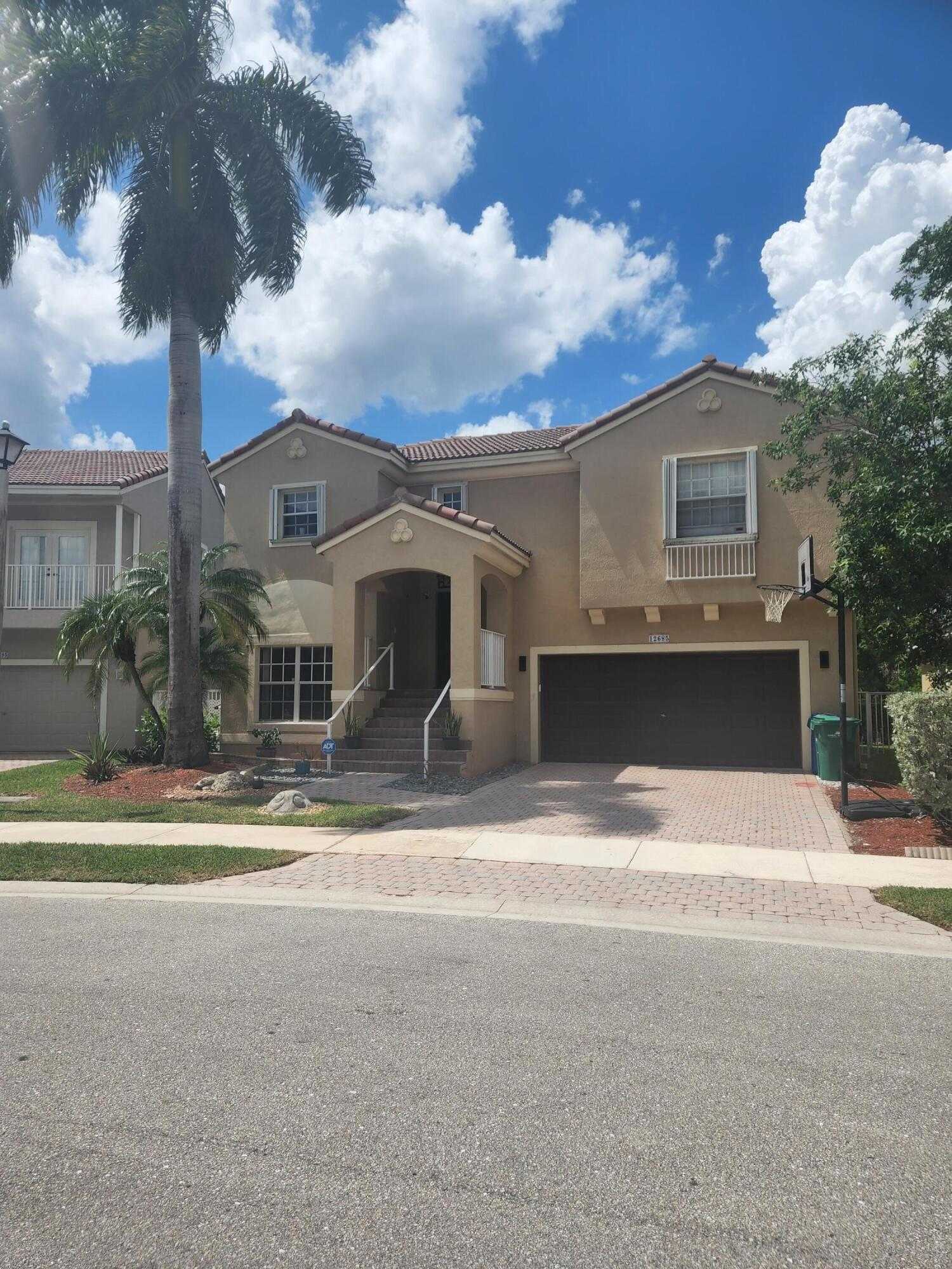 Dom w Coral Springs, Florida 11646361