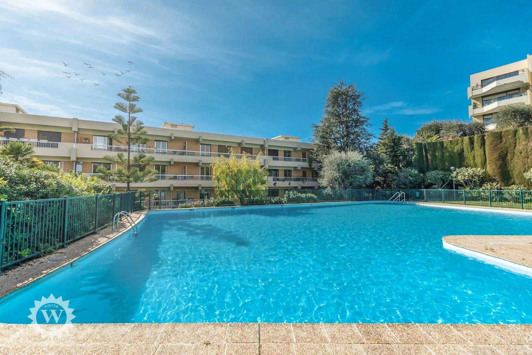 Condominium dans La Californie, Provence-Alpes-Côte d'Azur 11646390