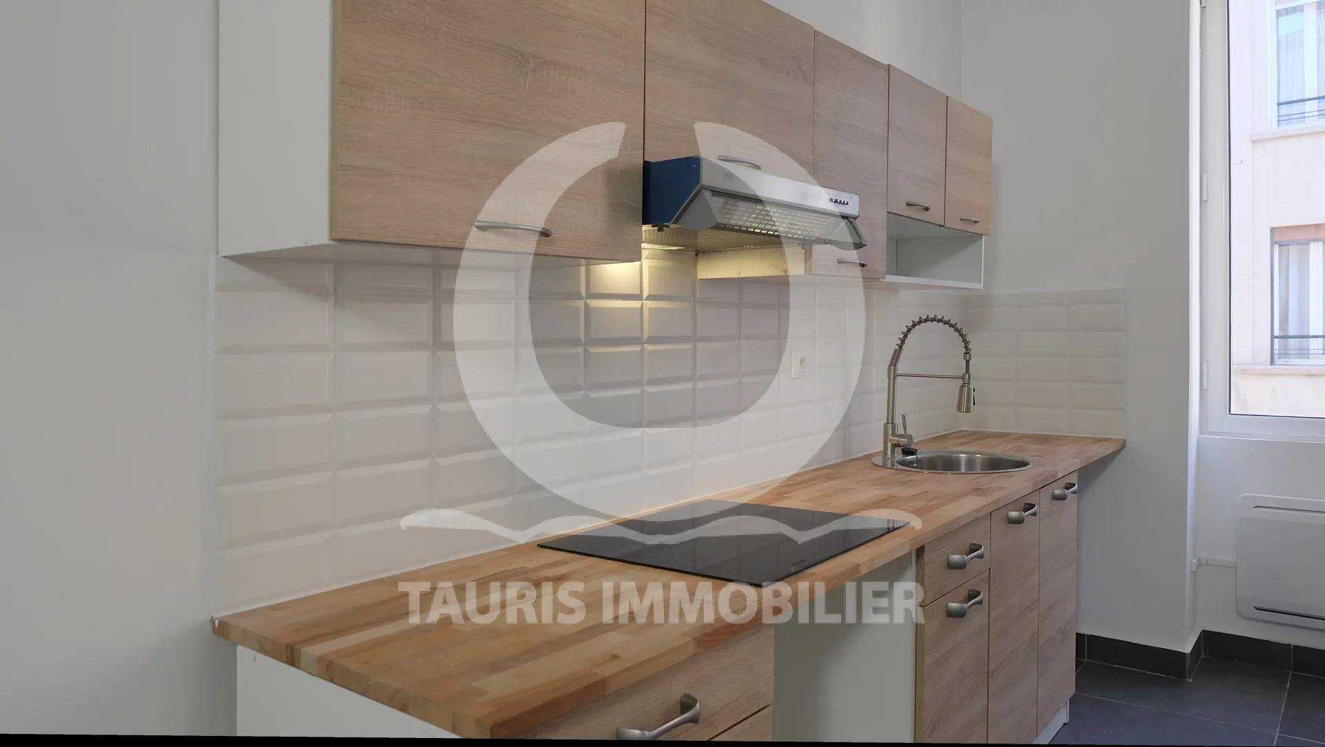 Condominium in Marseille, Provence-Alpes-Cote d'Azur 11646417