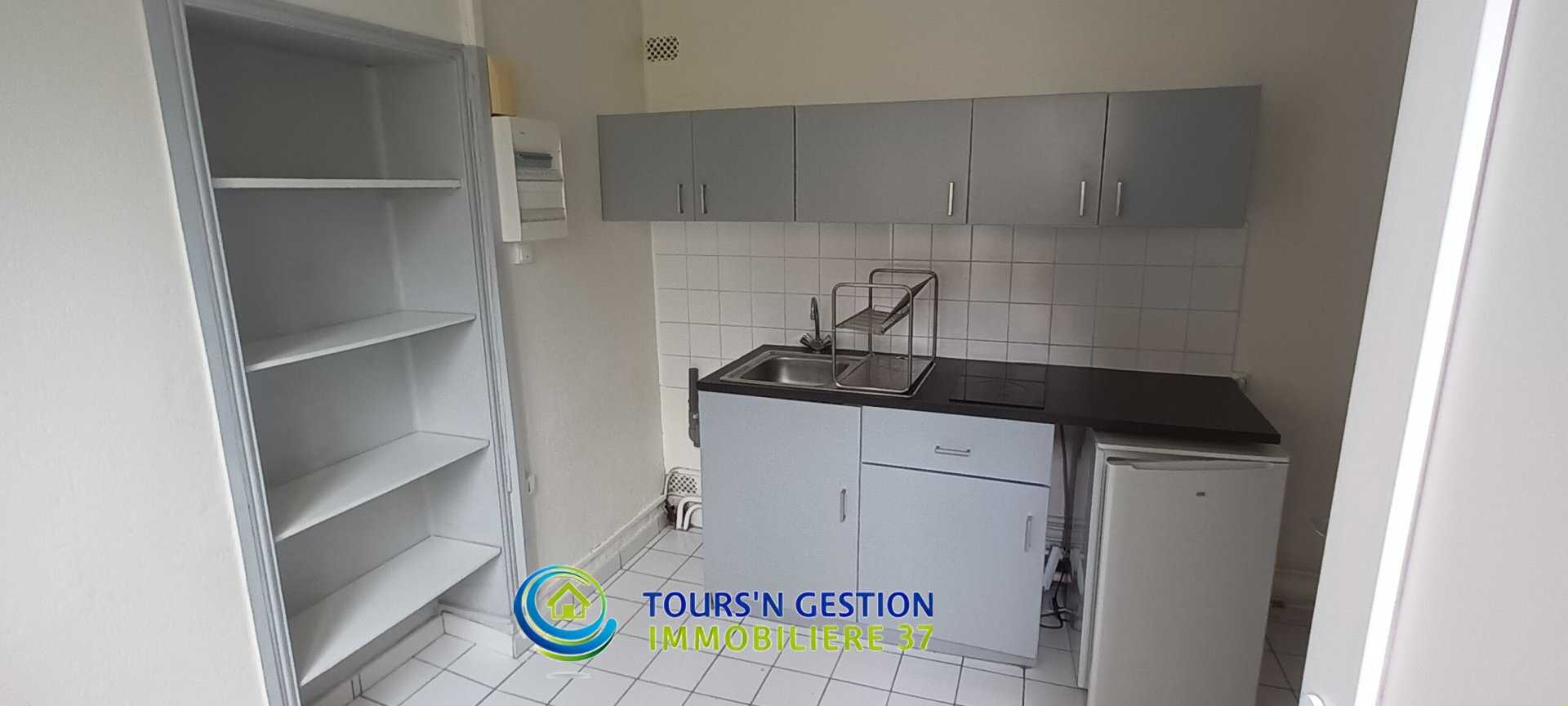 Condominium in Tours, Centre-Val de Loire 11646429