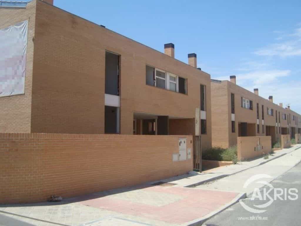 Будинок в El Viso de San Juan, Castilla-La Mancha 11648068