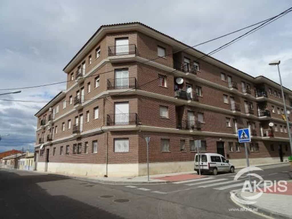 Condominium in Portillo de Toledo, Castille-La Mancha 11648071