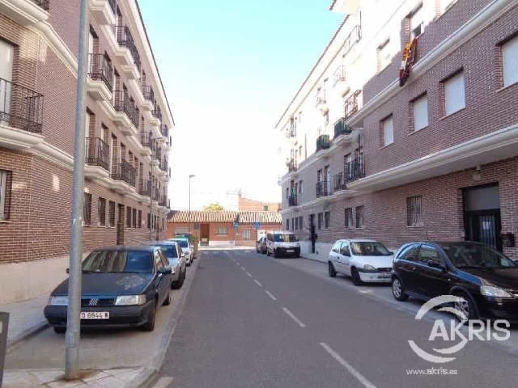 Condominium in Portillo de Toledo, Castille-La Mancha 11648071