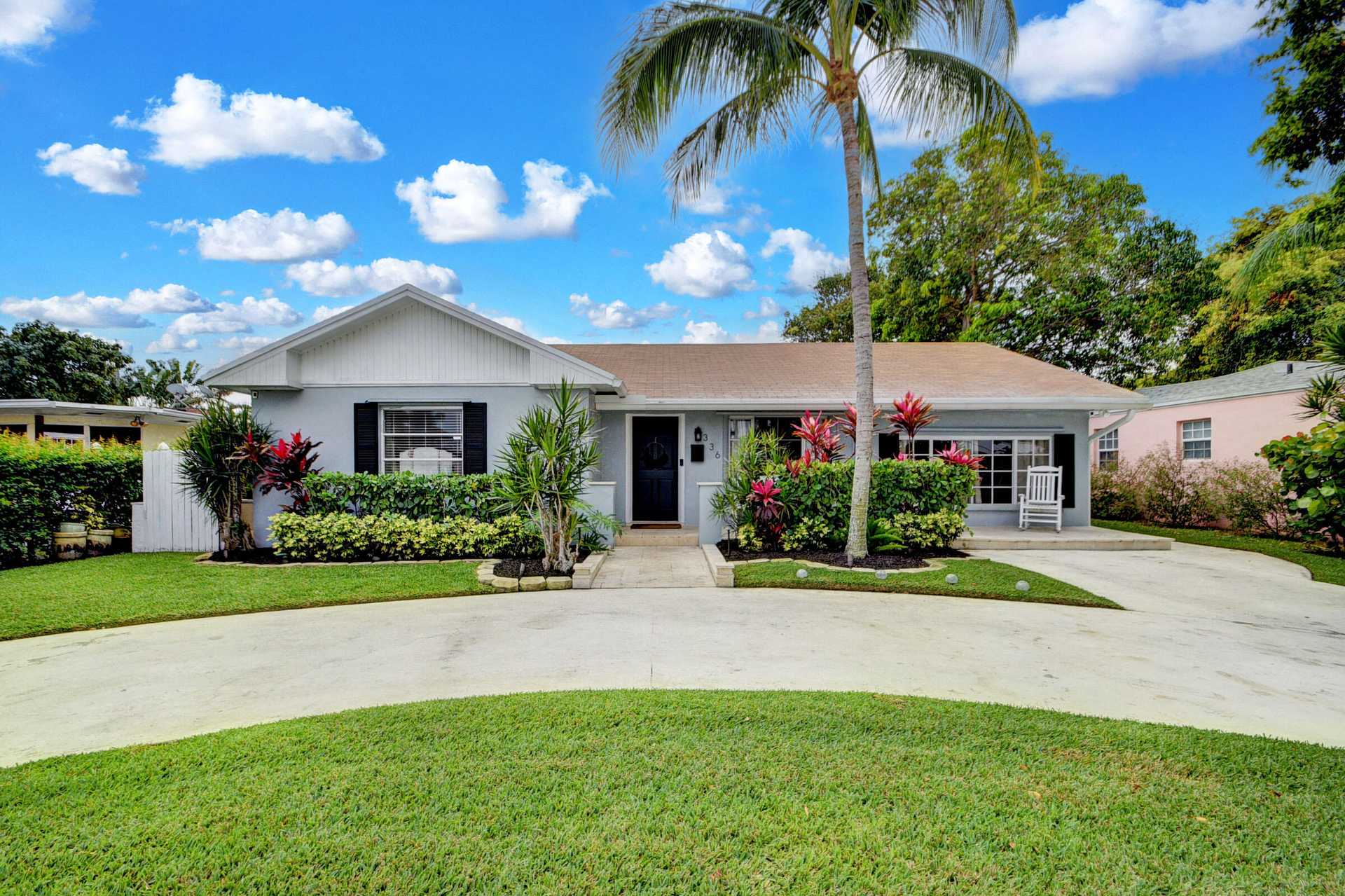 House in Lake Clarke Shores, Florida 11648103