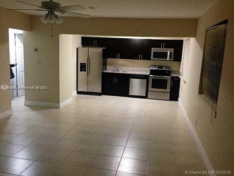 House in Hollywood, Florida 11648106