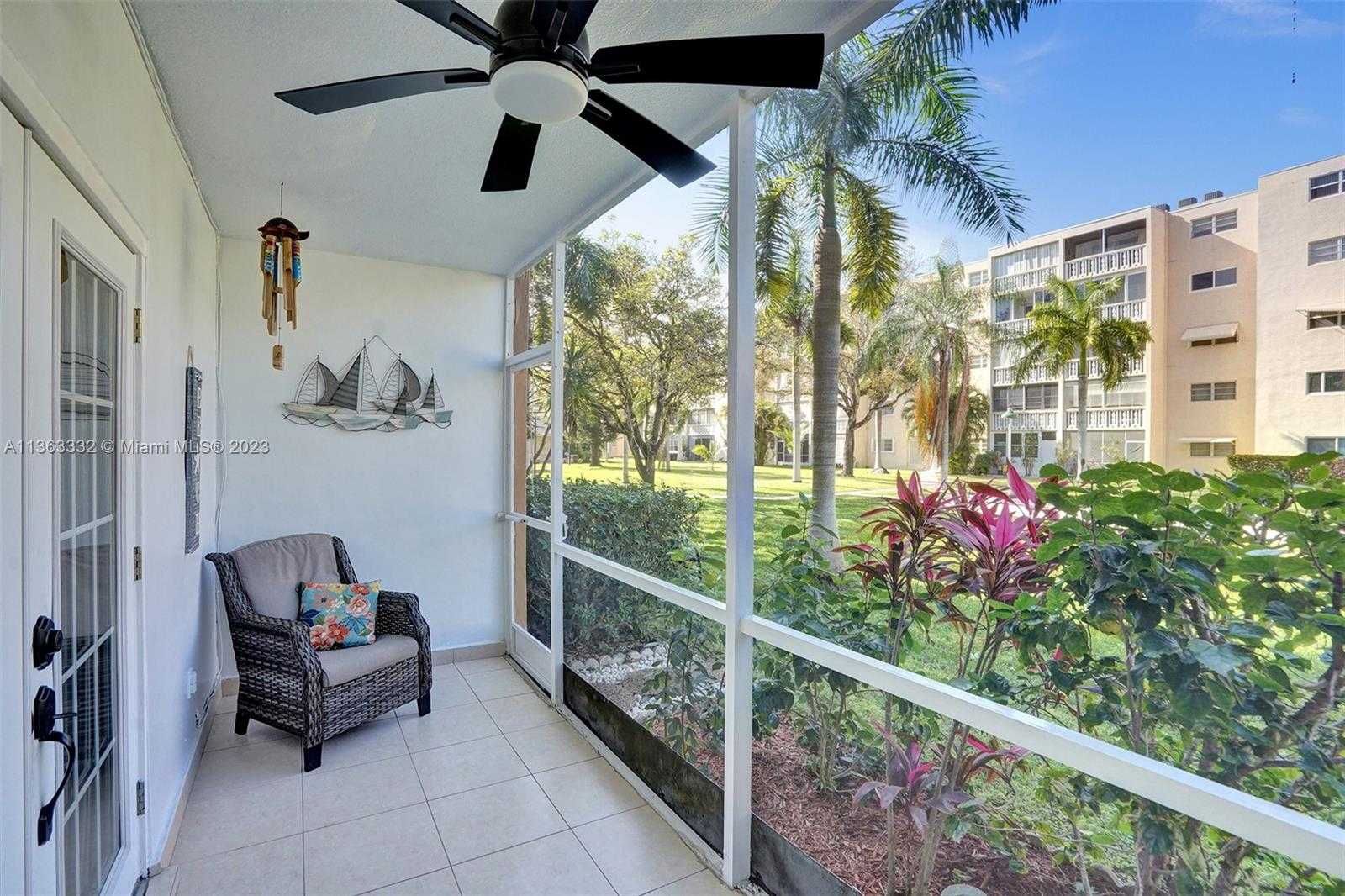 Condominium in Hallandale Beach, Florida 11648110