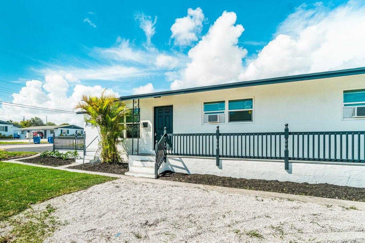 House in Riviera Beach, Florida 11649050