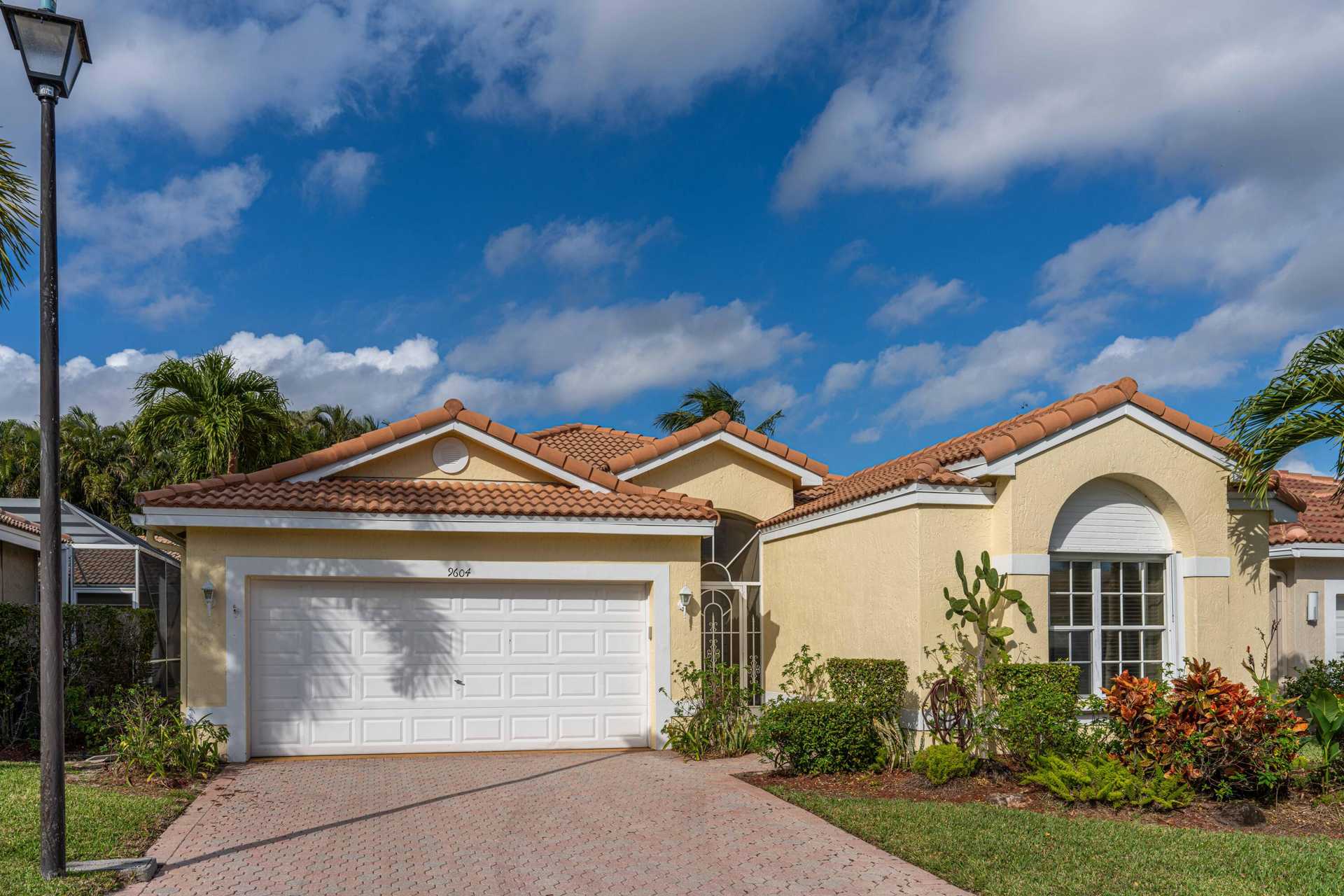 House in Aberdeen, Florida 11649055