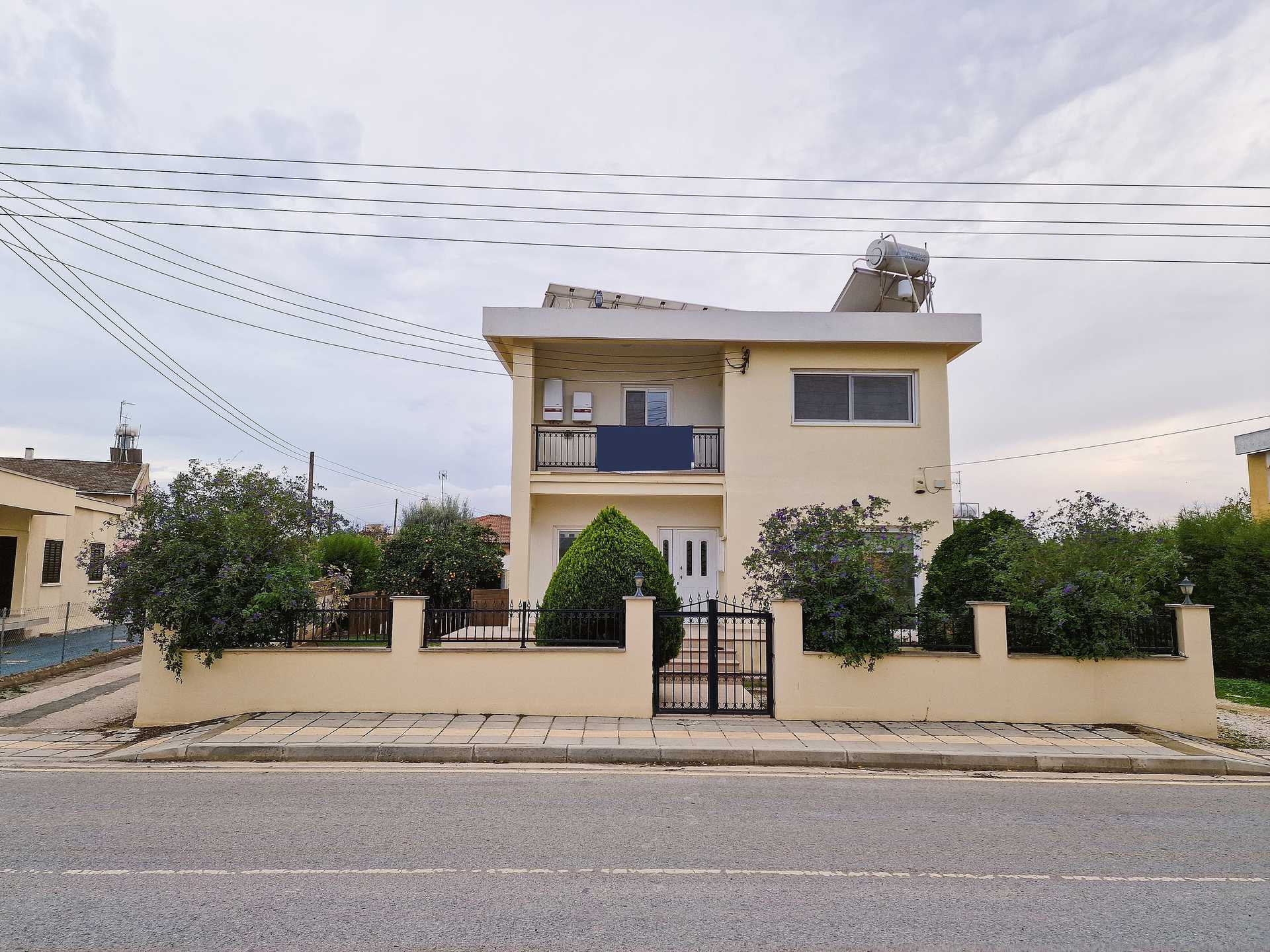 casa en Kokkinotrimithia, Nicosia 11650722