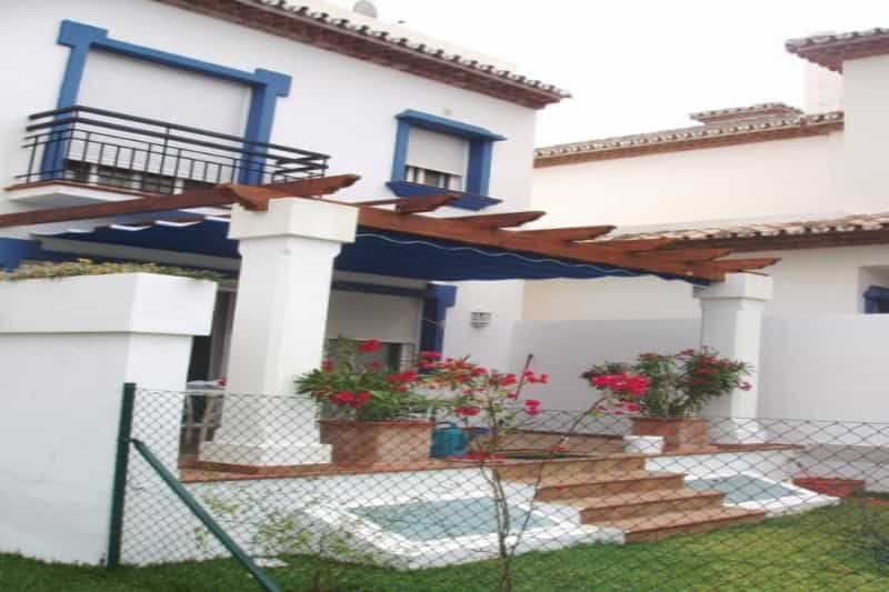 Кілька будинків в Estepona, Andalusia 11652419