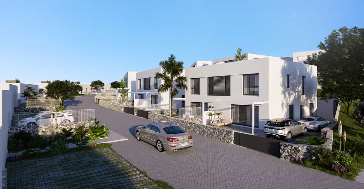 Multiple Houses in Urbanización Riviera Sol, Andalucía 11652695