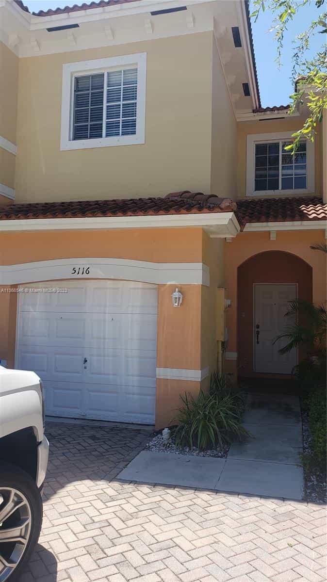 House in Port Salerno, Florida 11654082