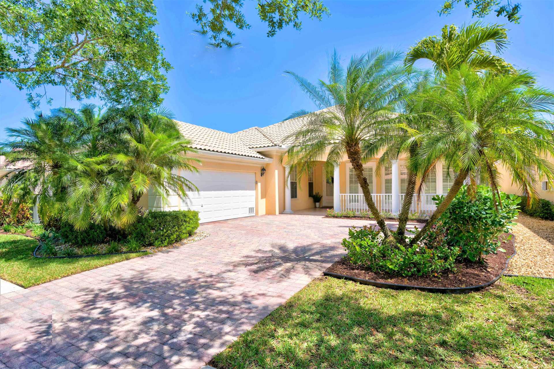 House in Coral Gardens, Florida 11654089