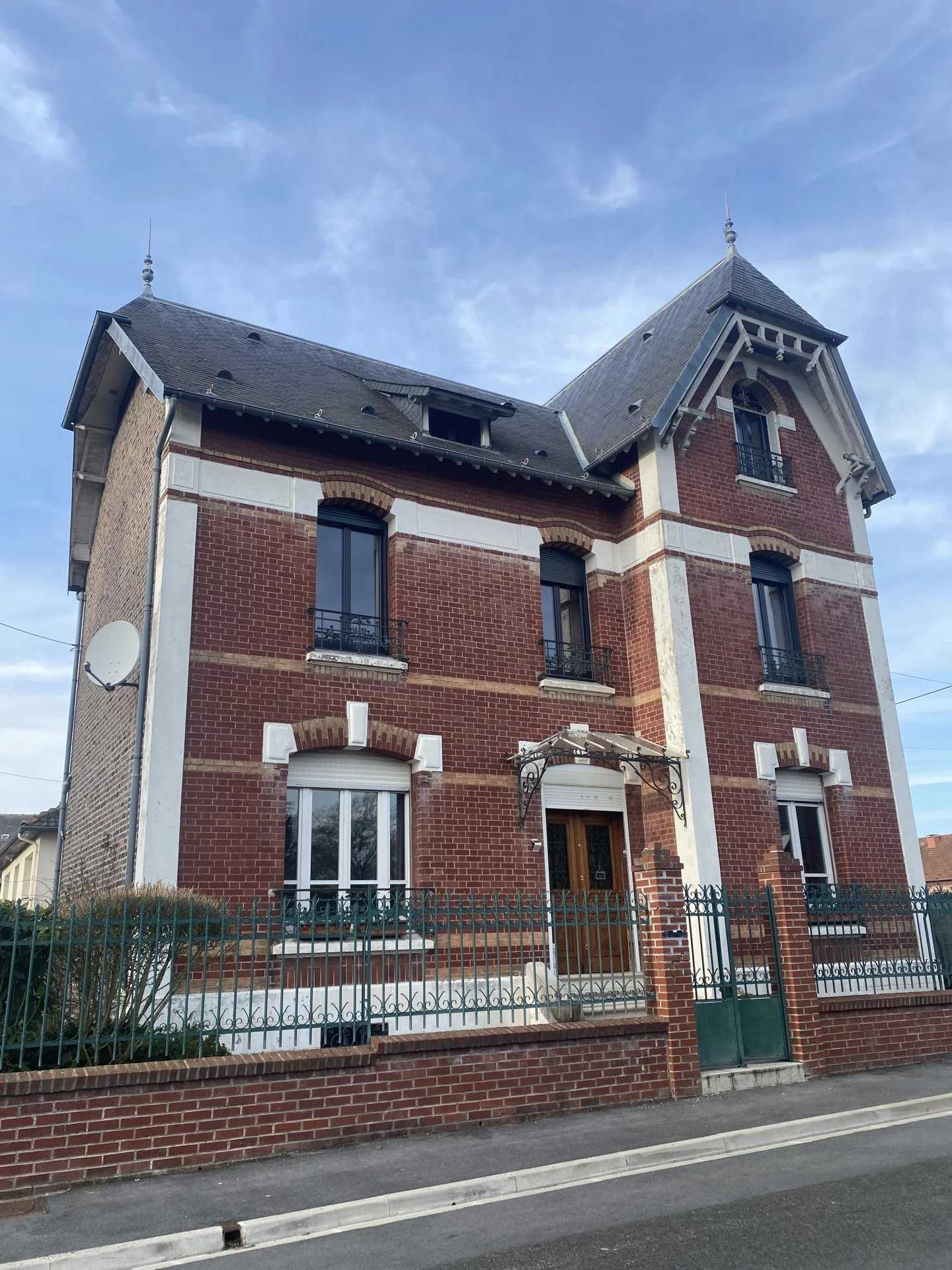 Talo sisään Hirson, Hauts-de-France 11654105