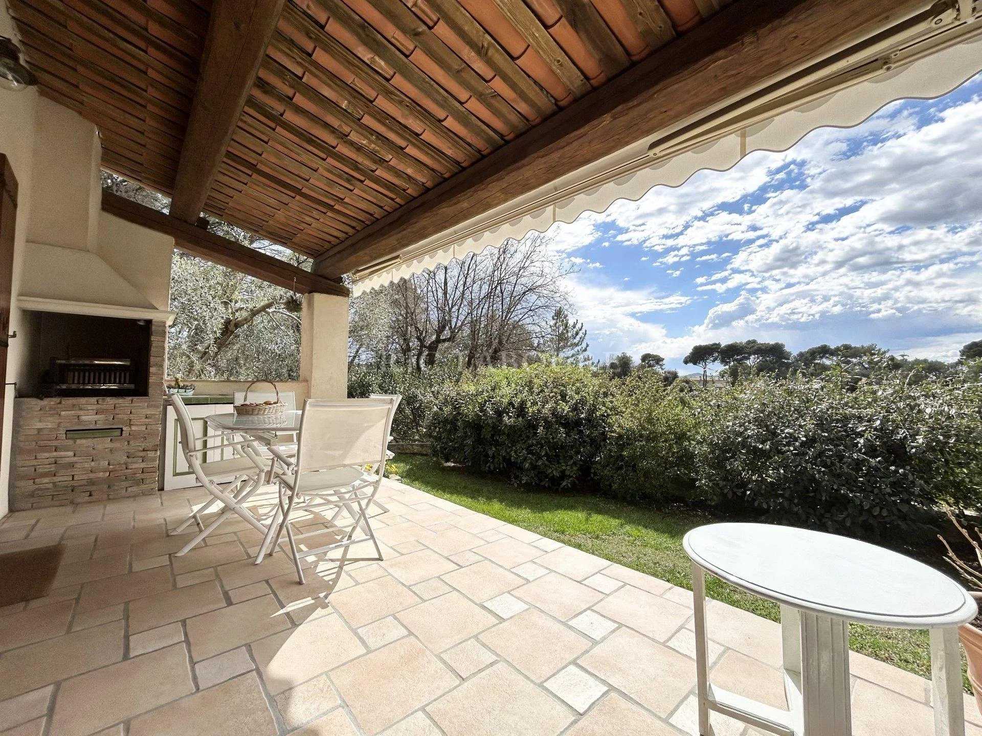 House in Mougins, Alpes-Maritimes 11654113