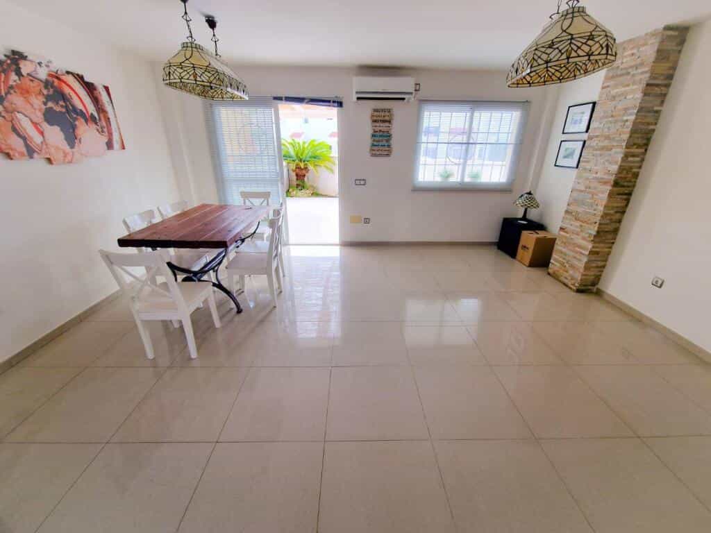 Casa nel Vélez-Málaga, Andalucía 11655541