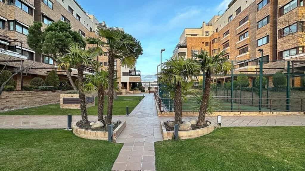Condominium in Hortaleza, Madrid 11655547