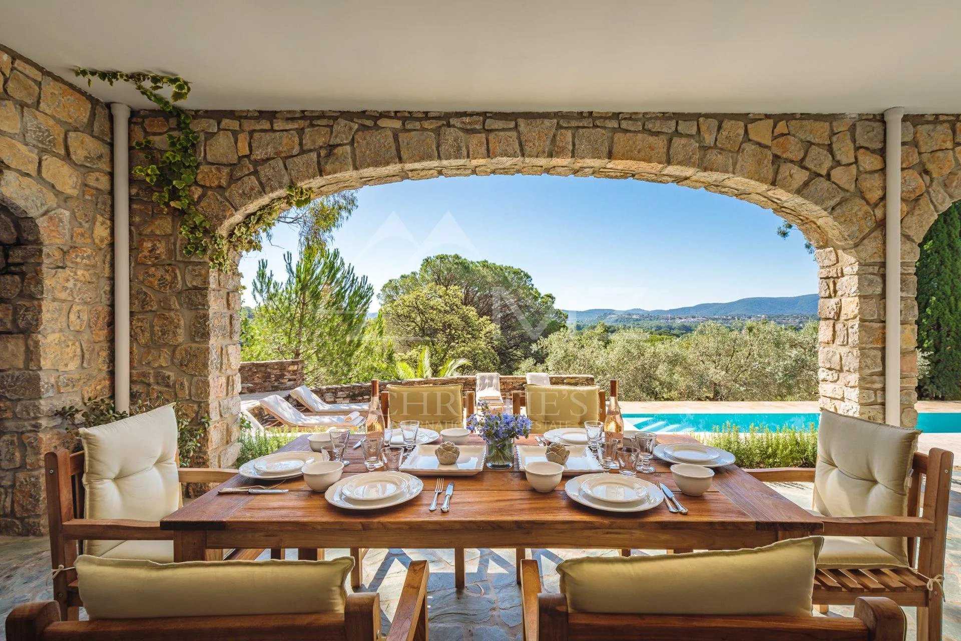 Talo sisään Grimaud, Provence-Alpes-Cote d'Azur 11655634