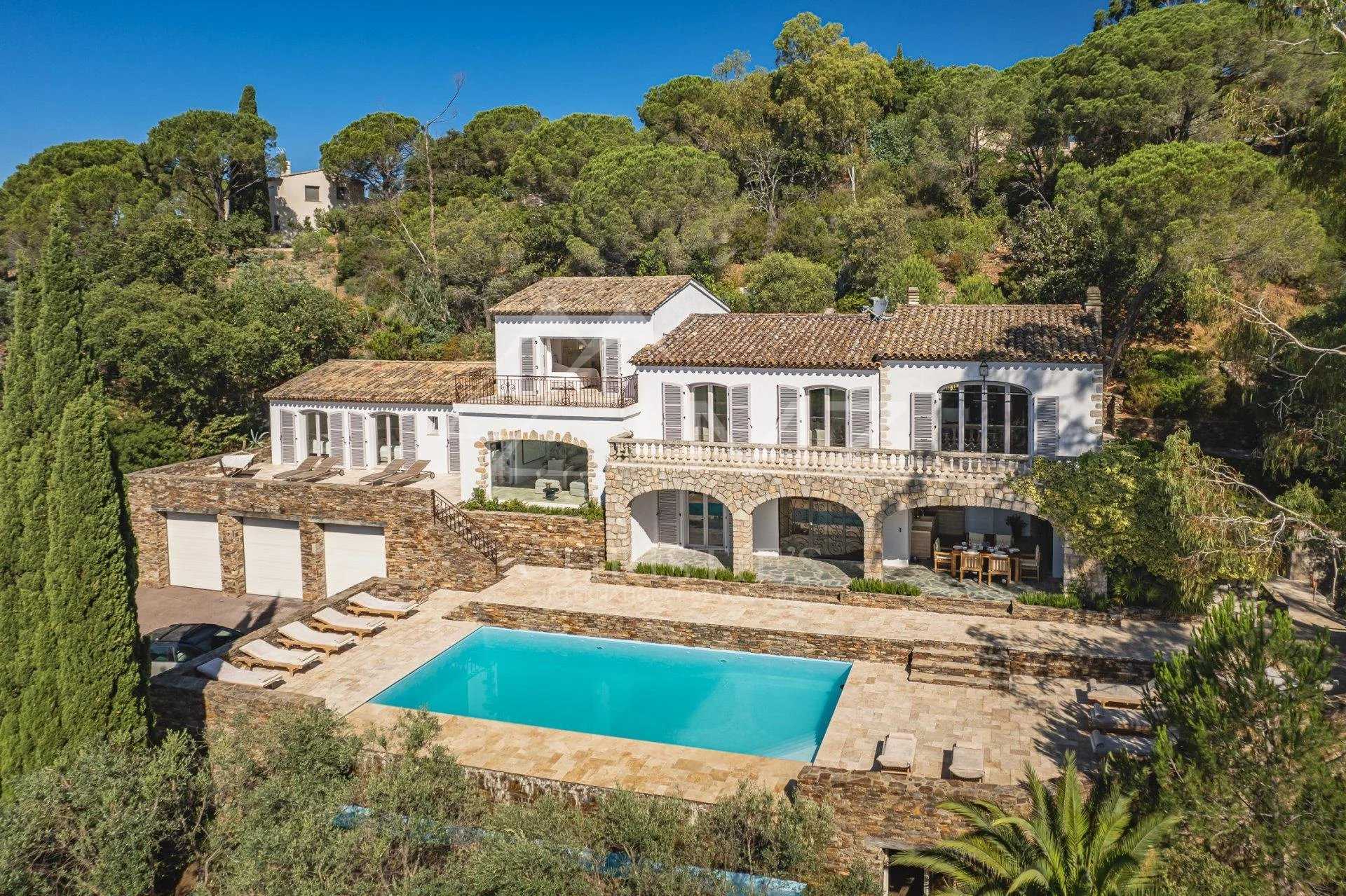 Rumah di Grimaud, Provence-Alpes-Cote d'Azur 11655634