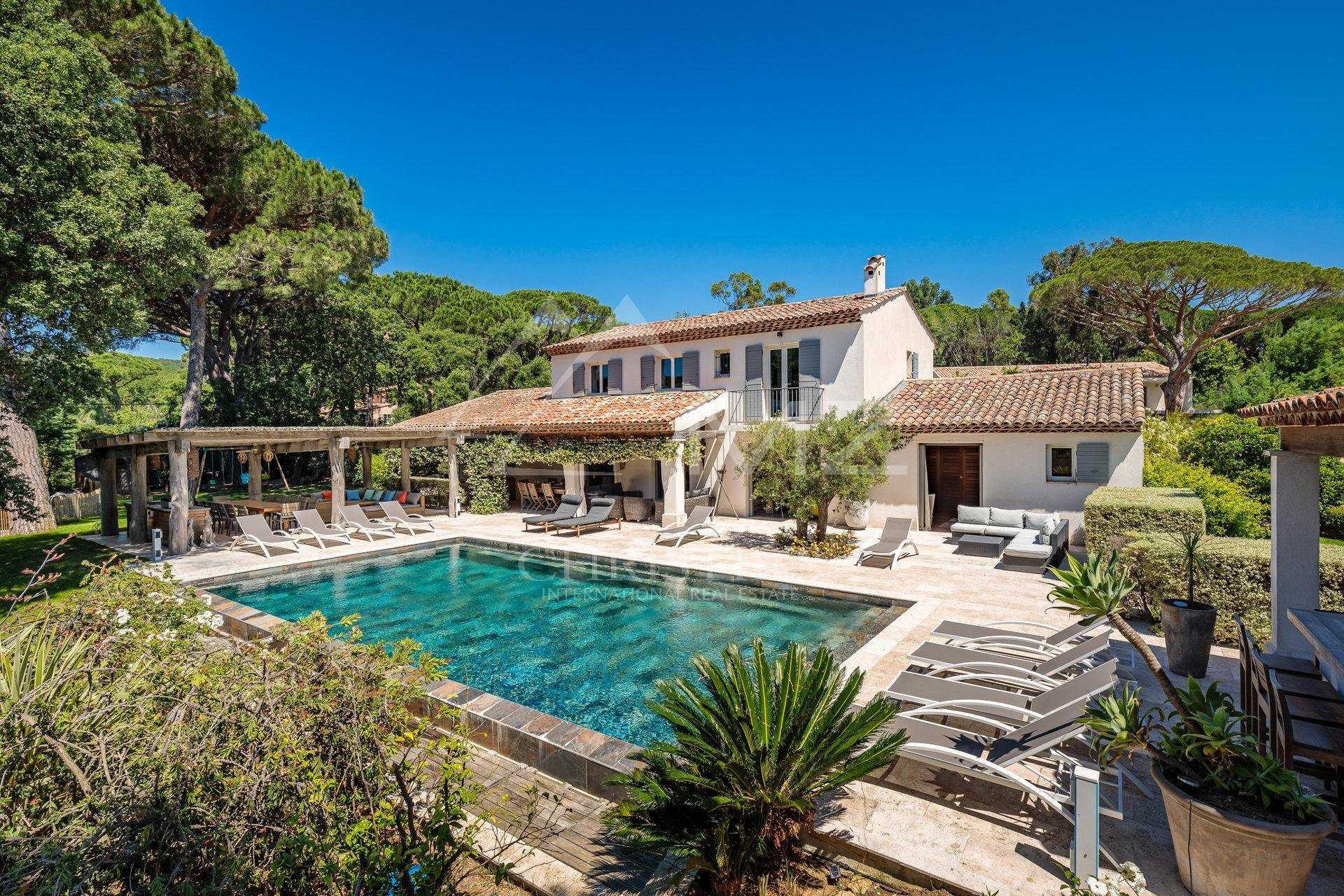 Talo sisään Saint-Tropez, Provence-Alpes-Cote d'Azur 11655650