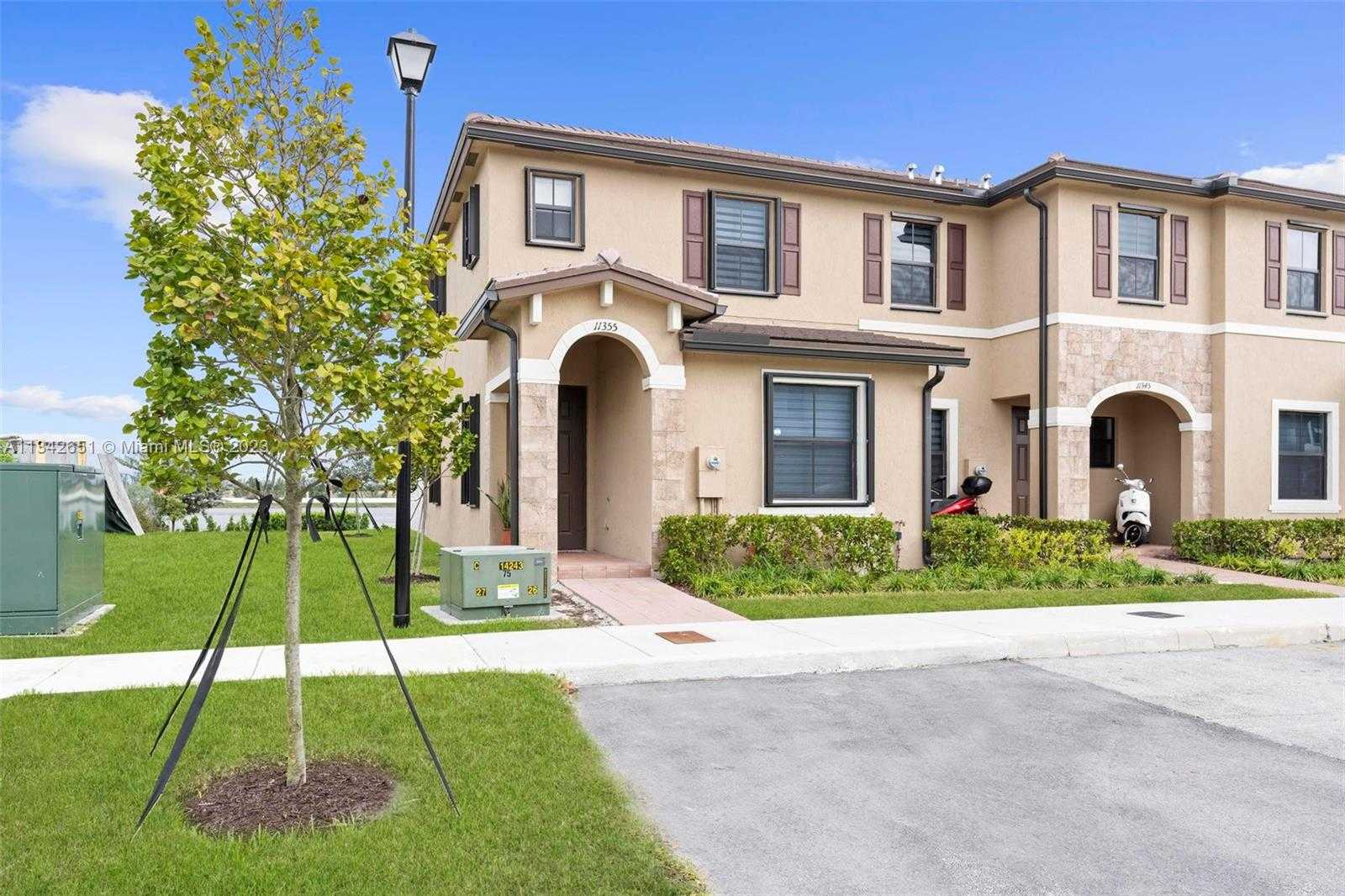 Haus im Palm Springs North, Florida 11655675