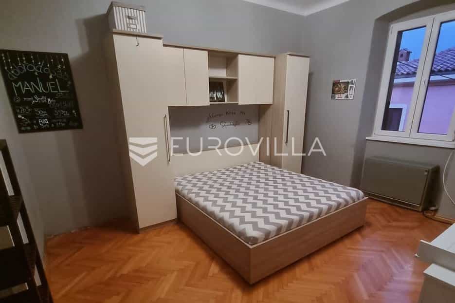 Condominium in Pula, Istarska županija 11656088