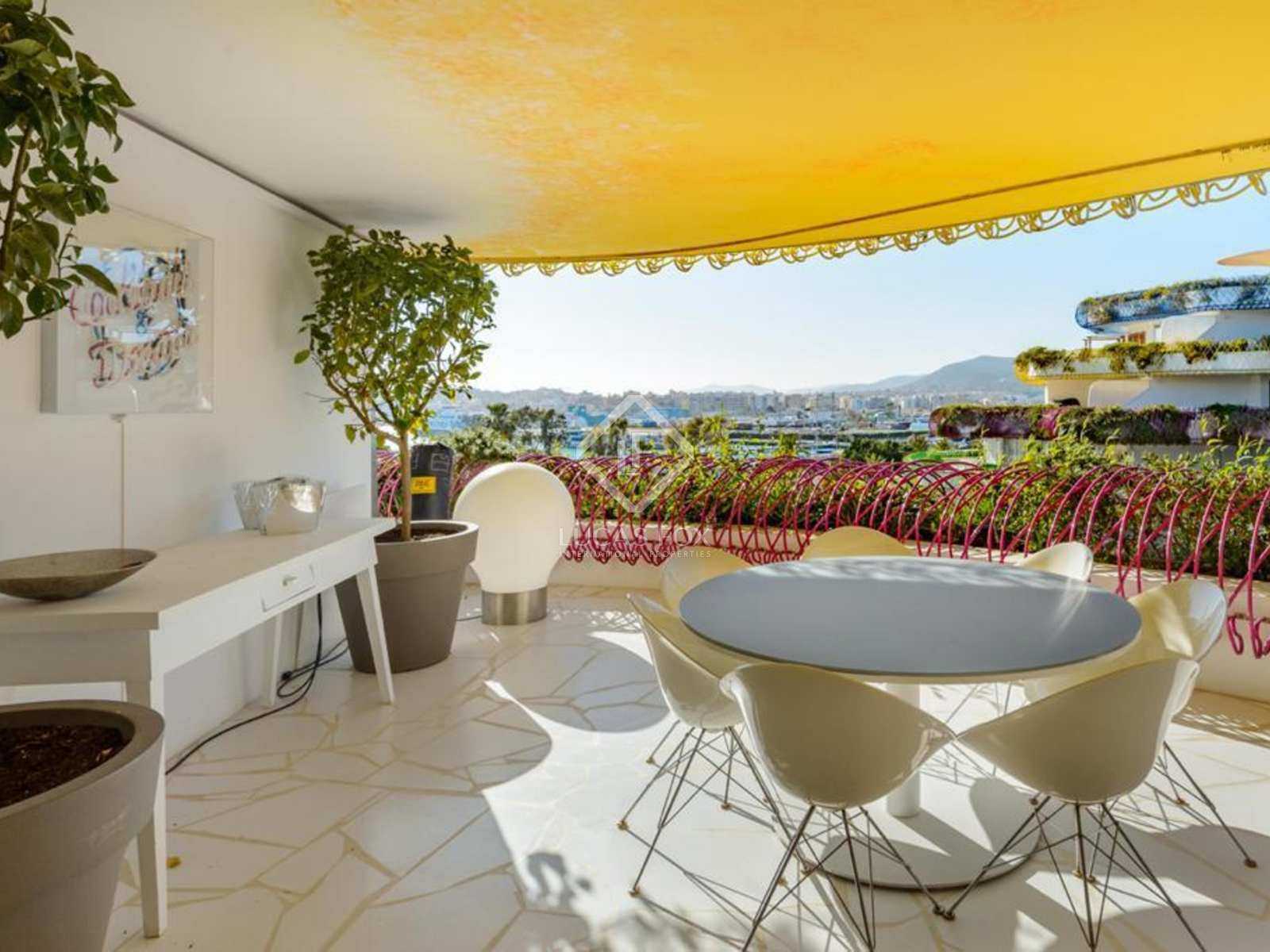 Condominium dans Ibiza, les Îles Baléares 11656218