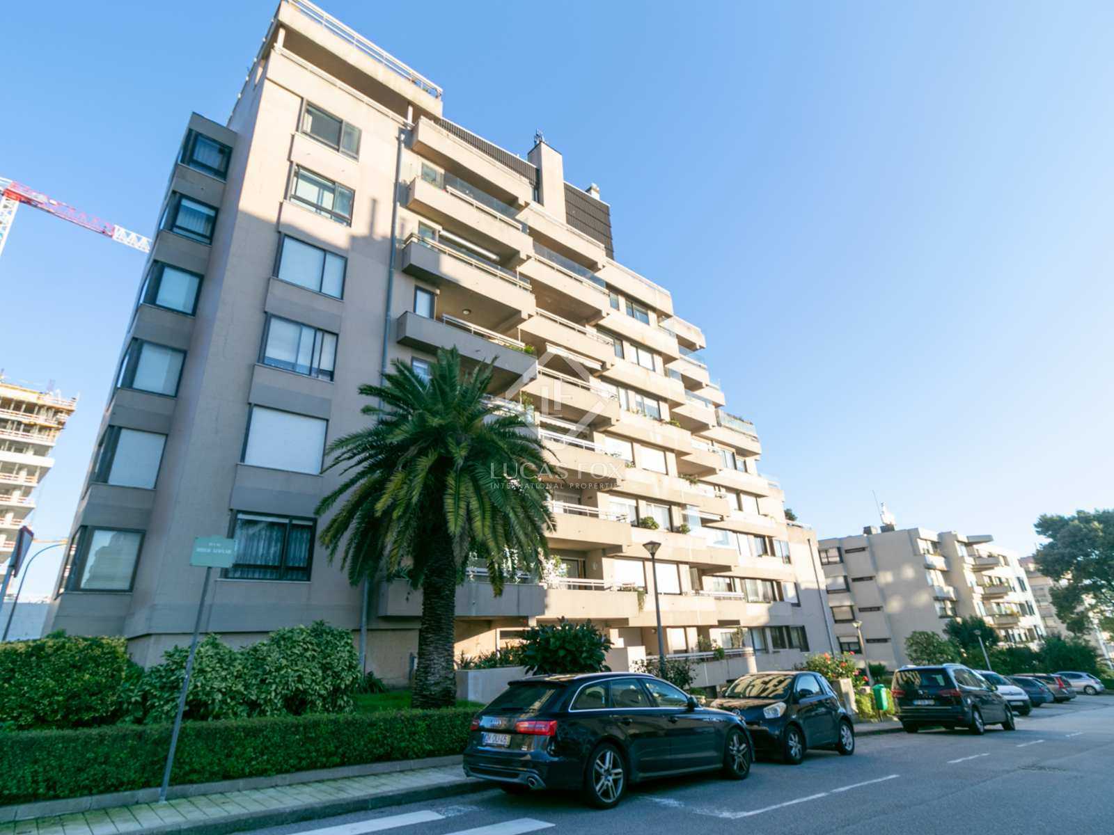 Condominium in Porto, Porto District 11656238