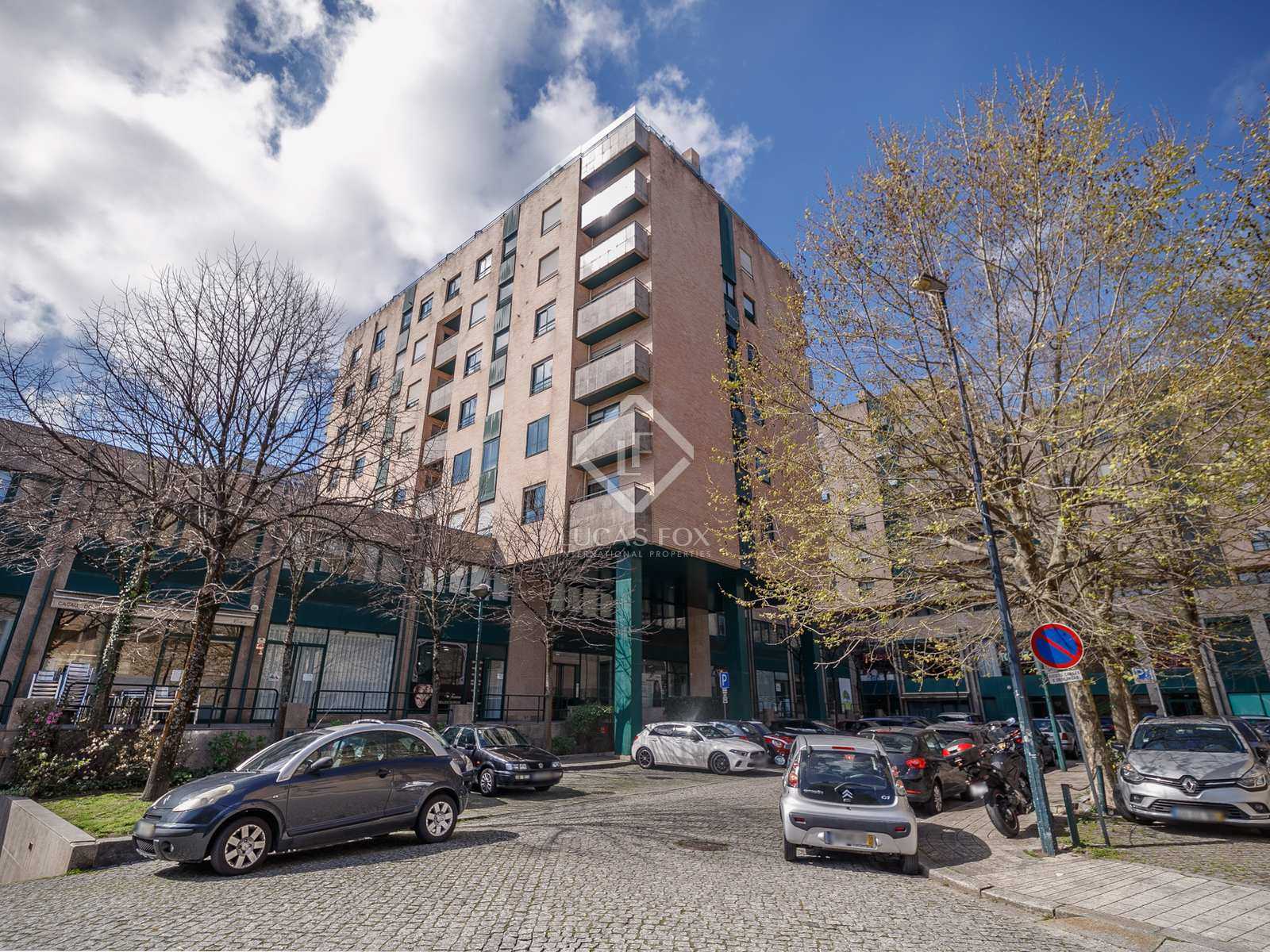 Condominium in Porto, Porto District 11656241