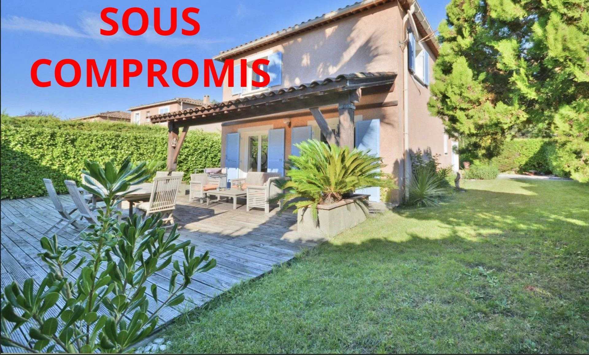 Talo sisään Valbonne, Provence-Alpes-Cote d'Azur 11656771