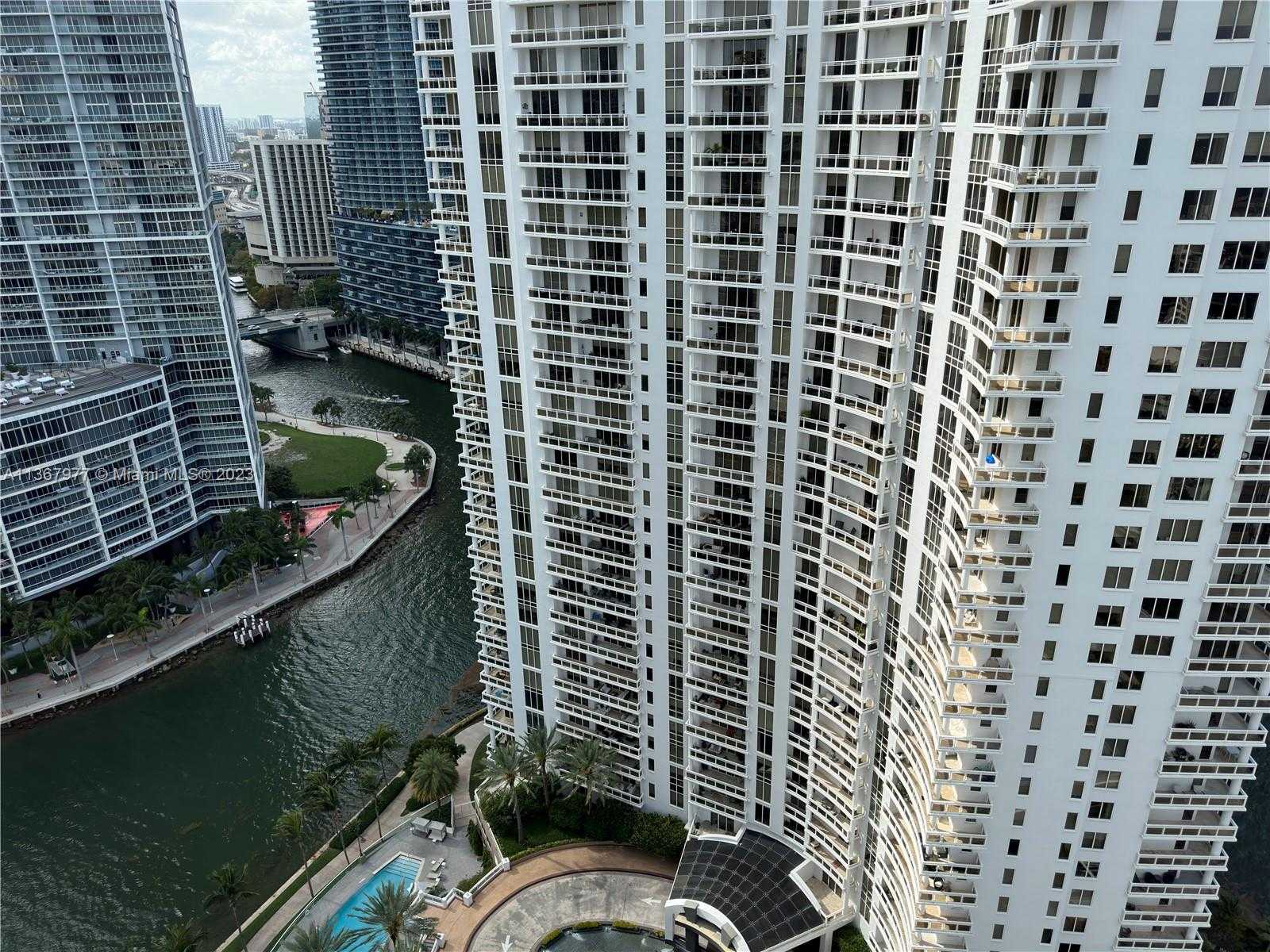 मकान में Miami, Florida 11656778