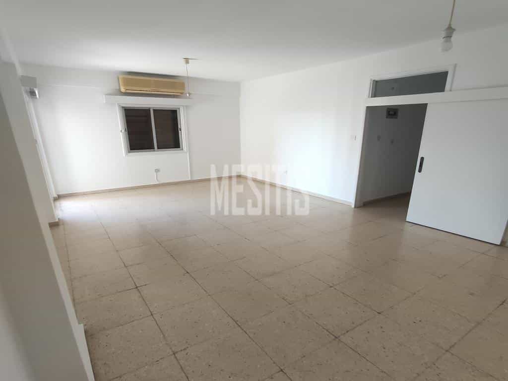 Condominium in Nicosia, Lefkosia 11657359